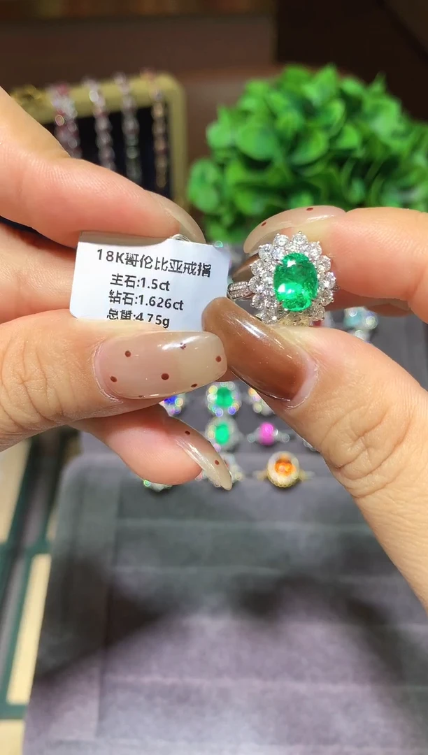 18K金镶嵌戒指祖母绿1.5ct