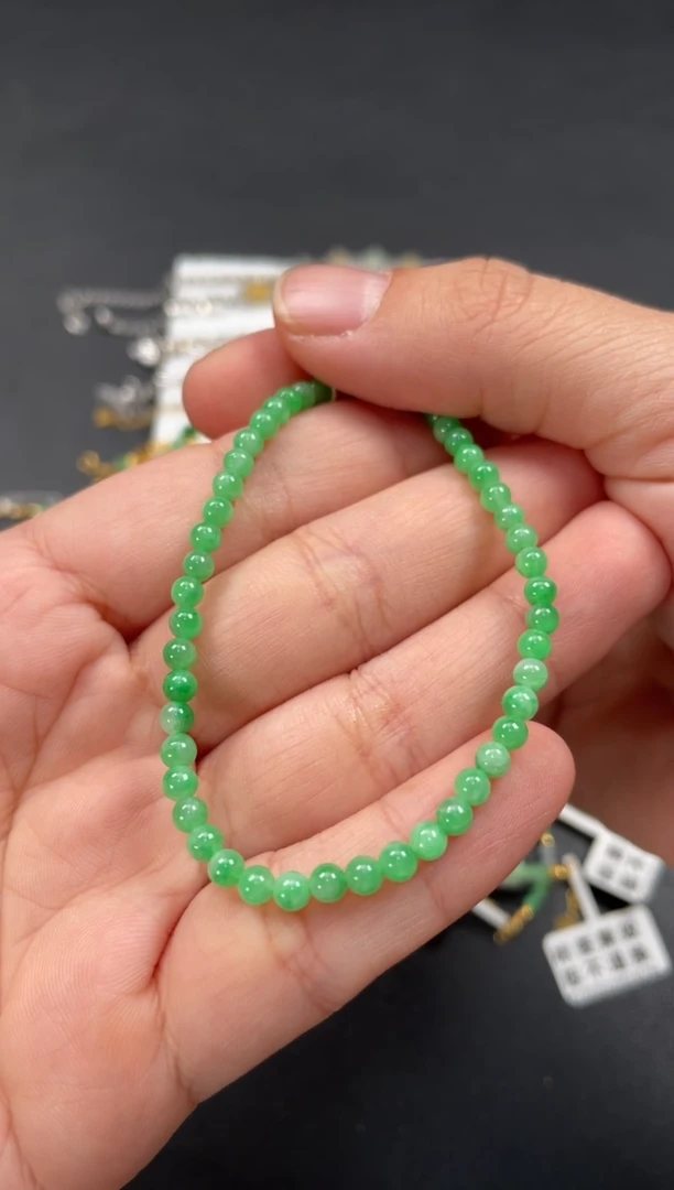 套链18K金镶嵌翡翠一个   P289