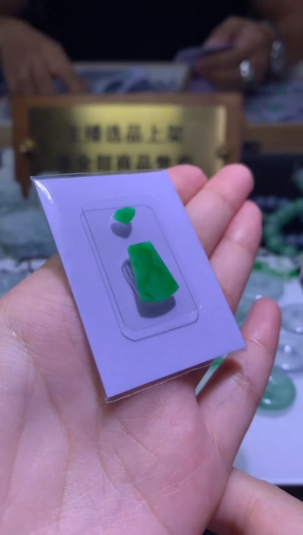未镶嵌定制翡翠毛货