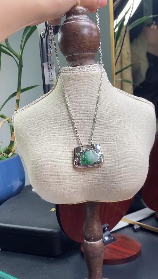 颈饰银S925镶嵌翡翠18238