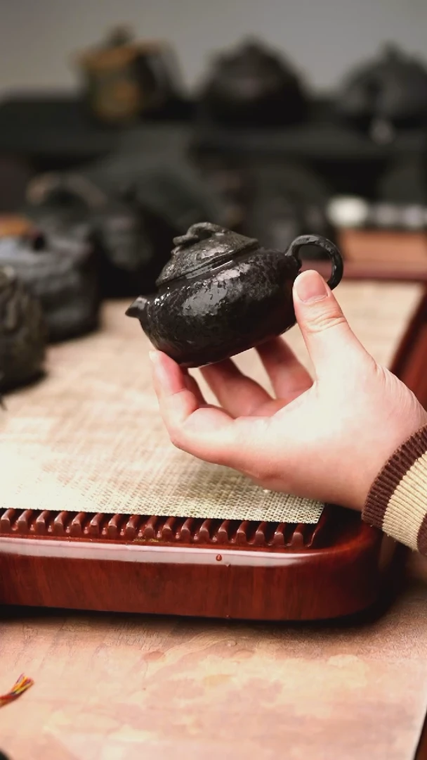 归玉堂冰碛岩重工雕刻玲珑壶180cc