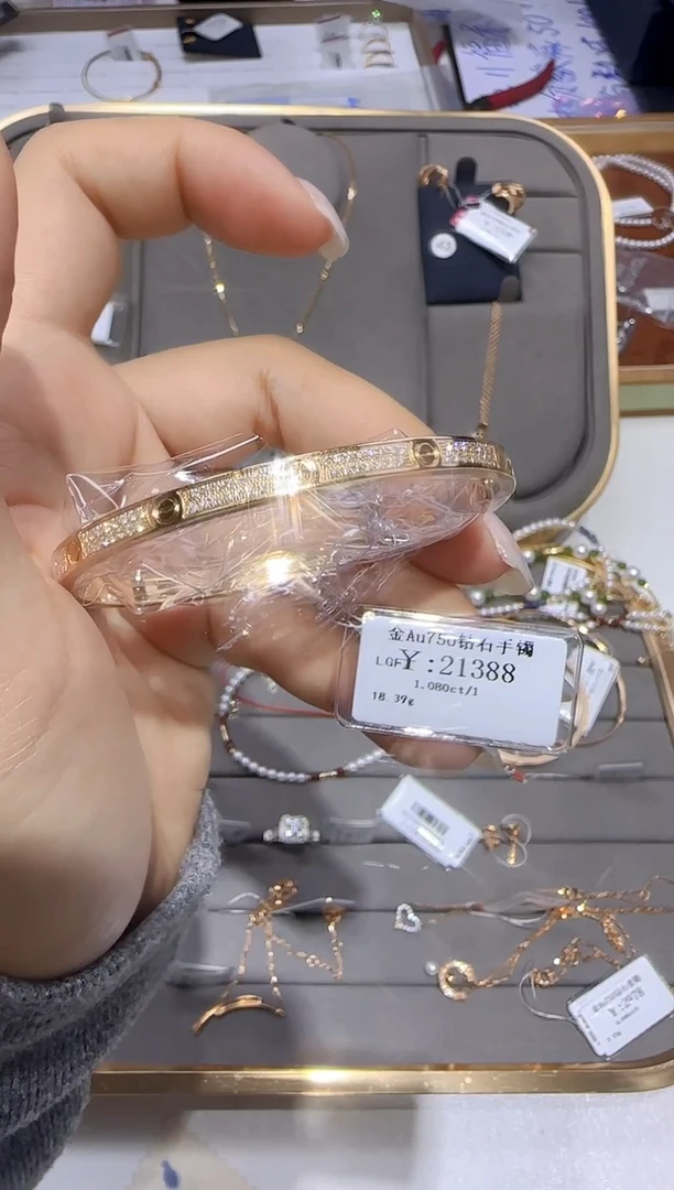 18K金镶嵌手镯钻石17750