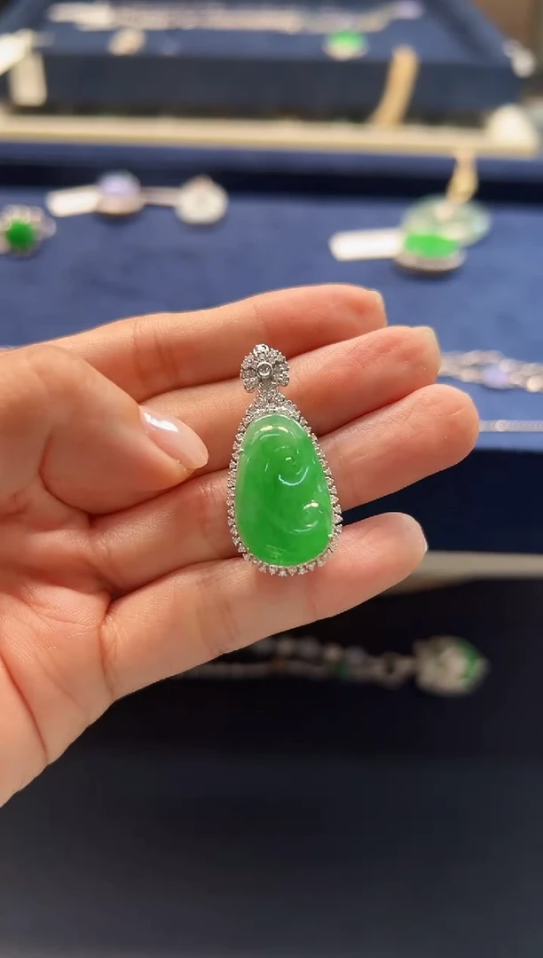 颈饰18K金镶嵌翡翠KHRX1122-053