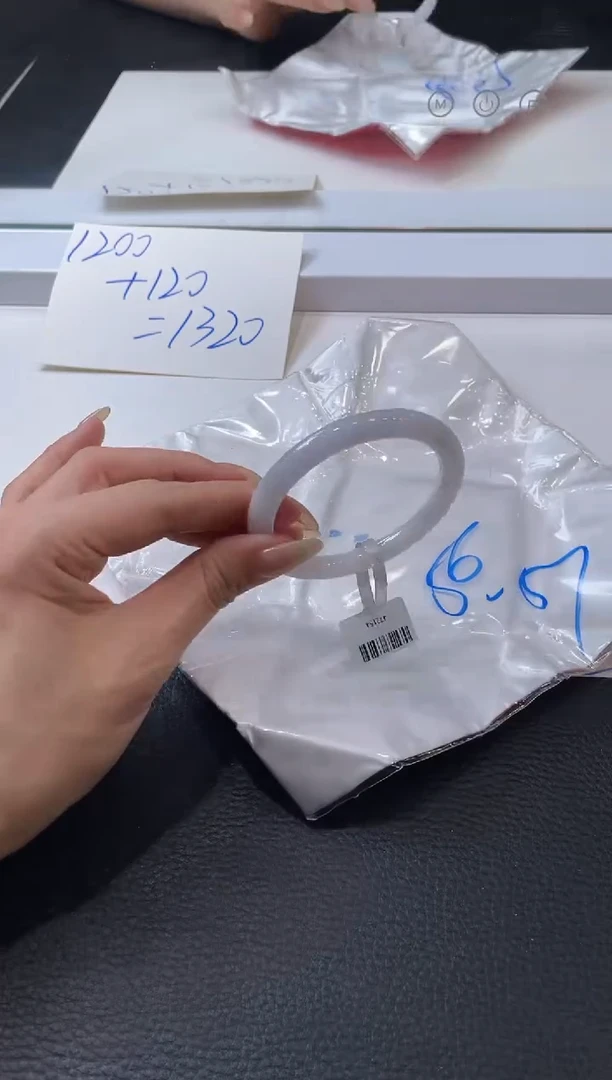 【闪购商品】翡翠手镯未镶嵌手镯