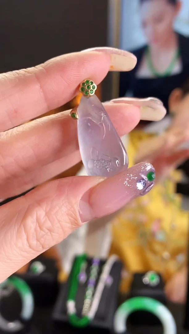 【闪购商品】翡翠吊坠(不含链)18K金镶嵌吊坠