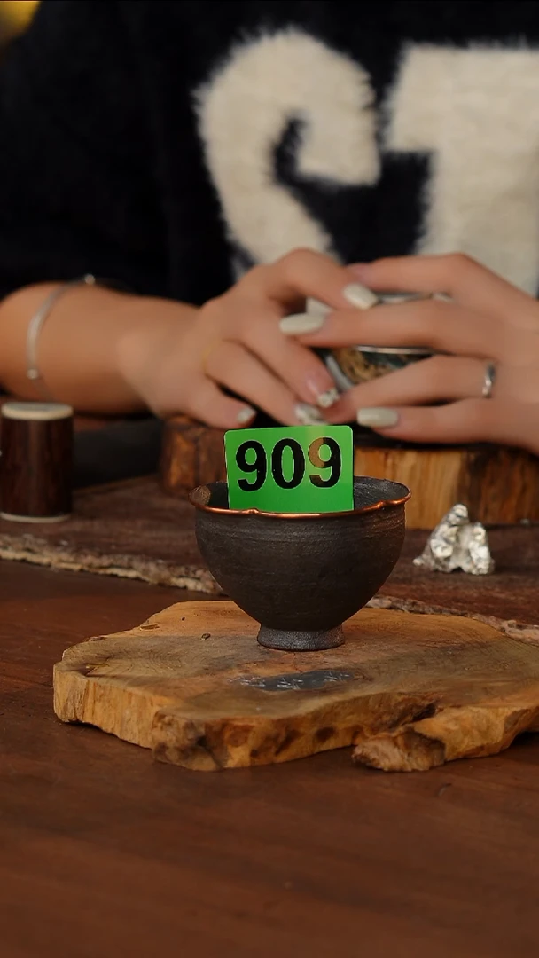 包铜花口黑杯..909