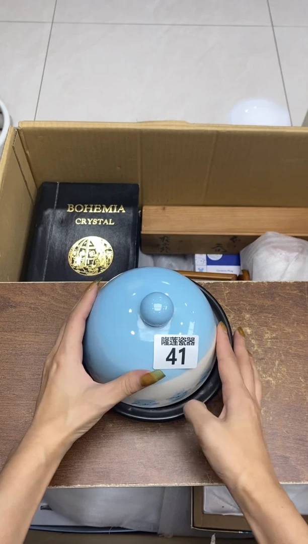 瓷片m**o月圆人安，万事胜意。