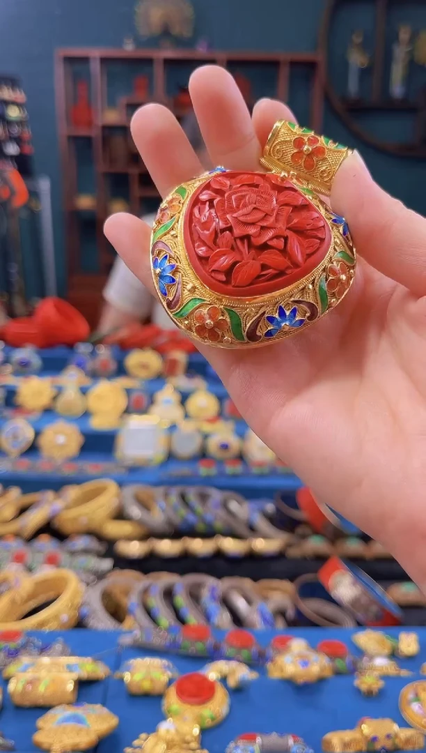 花丝镶嵌吊坠雕漆