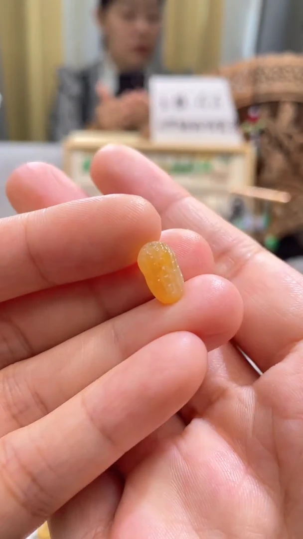 翡翠未镶嵌颈饰滴流