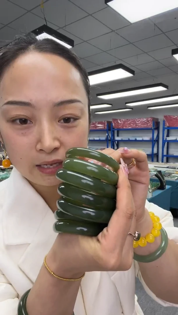 天然保真老料若羌牛油果手镯多样性发一