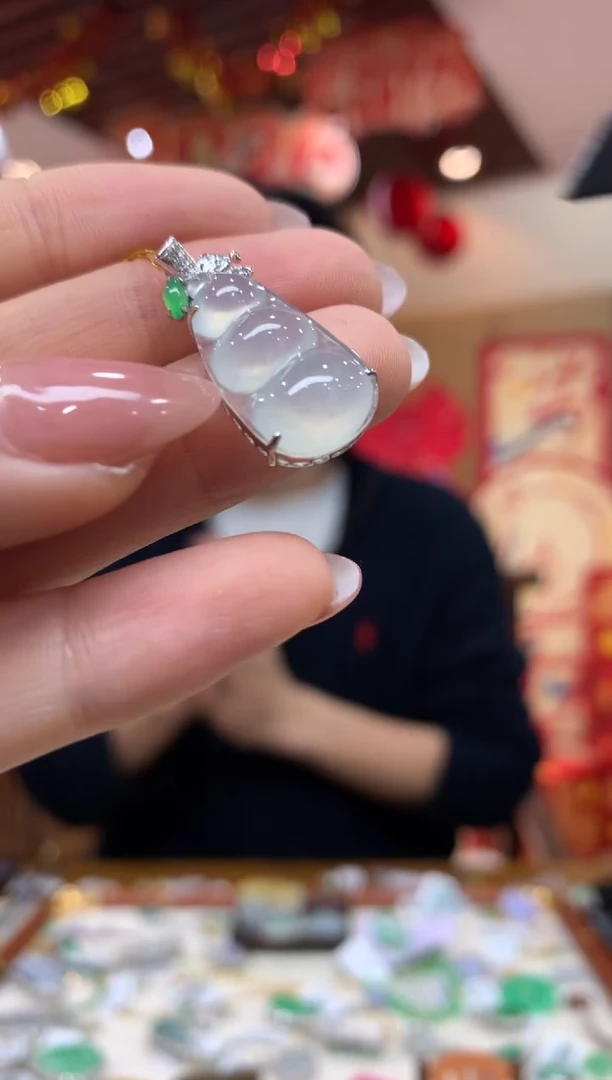 吊坠(不含链)18K金镶嵌翡翠豆子