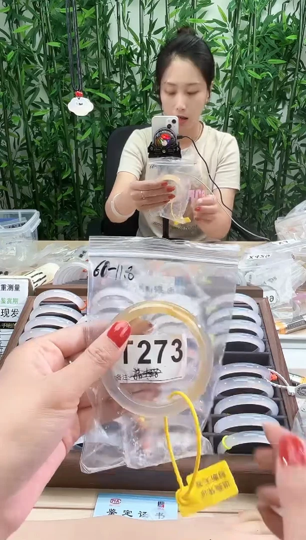 玛瑙/玉髓手镯未镶嵌t273
