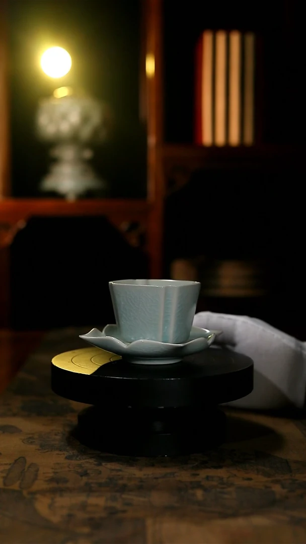 原矿青绿釉祥云茶盏
