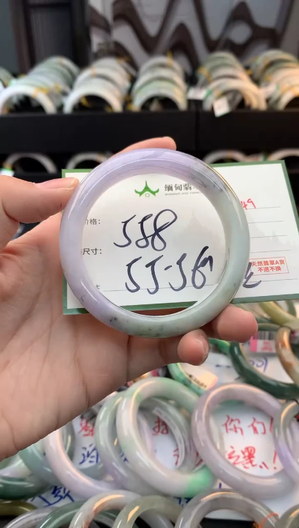 未镶嵌定制翡翠毛货需精细抛光+多人