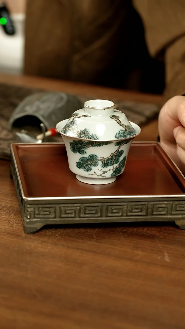包银松树盖碗...