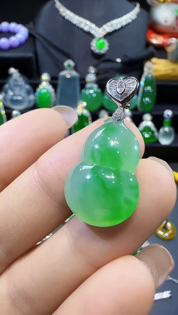 【闪购商品】翡翠吊坠(不含链)18K金镶嵌吊坠