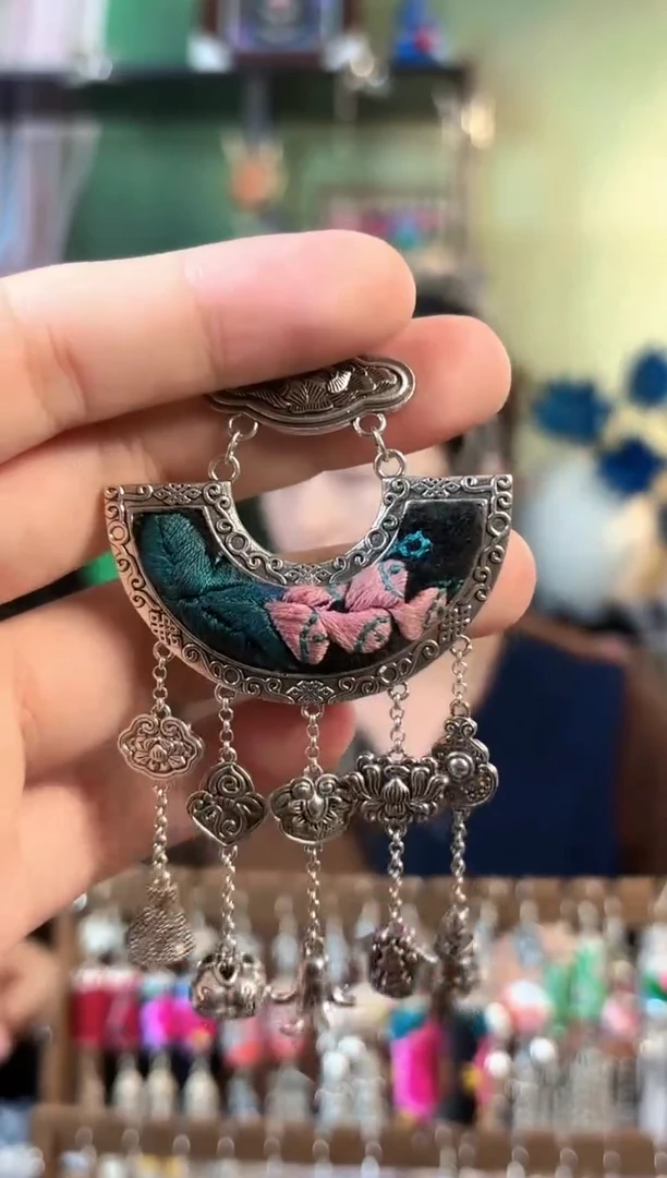 彩云南阁非遗老绣饰品648*