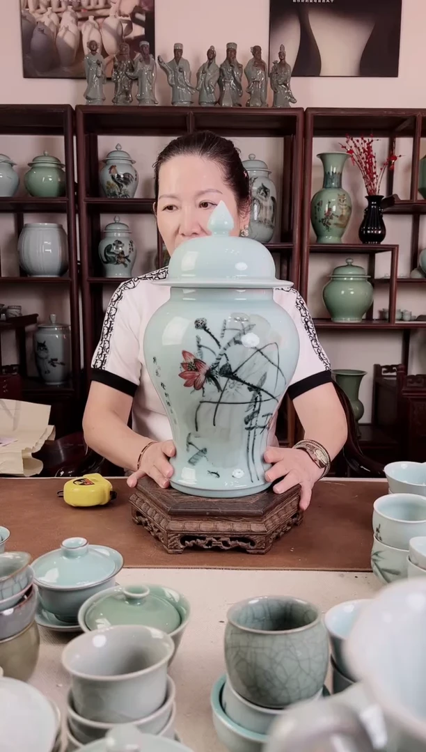 釉中彩 荷花画 将军罐