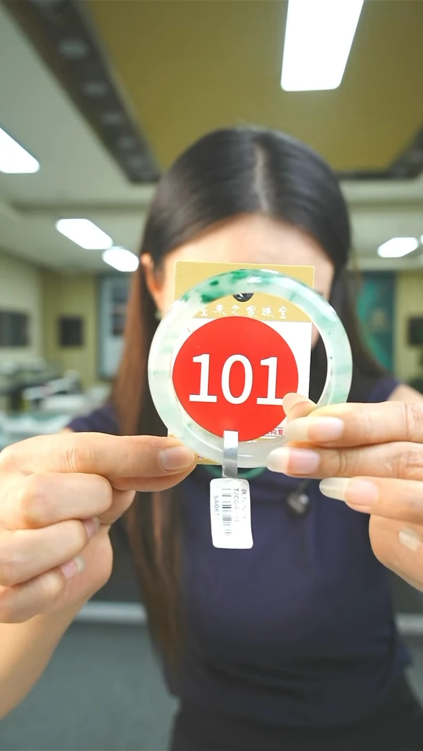 未镶嵌手镯石英质玉是***呀56+101