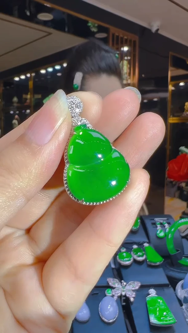 翡翠18K金镶嵌吊坠(赠链)035