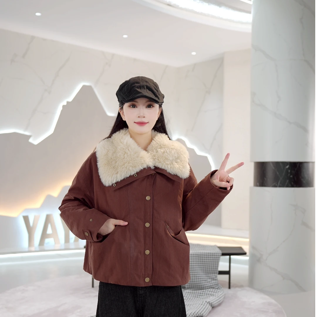 YAYA/鸭鸭2025年厚款百搭宽松保暖休闲秋冬毛毛领羽绒服