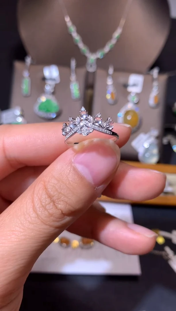 【闪购商品】翡翠吊坠(不含链)18K金镶嵌戒指