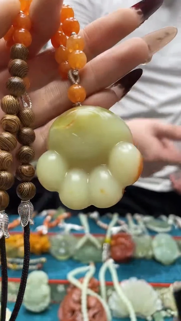 未镶嵌岫玉吊坠·