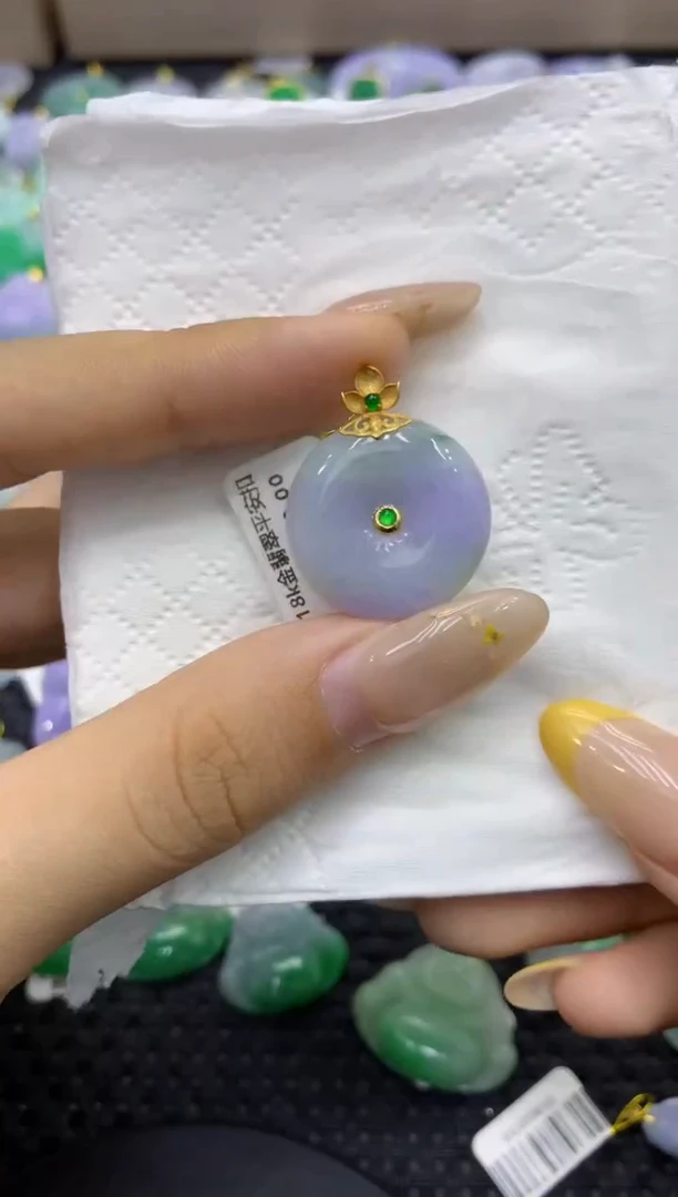 颈饰18K金镶嵌翡翠天然缅甸翡翠A货