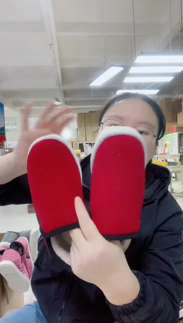 酒红色棉鞋37码   129