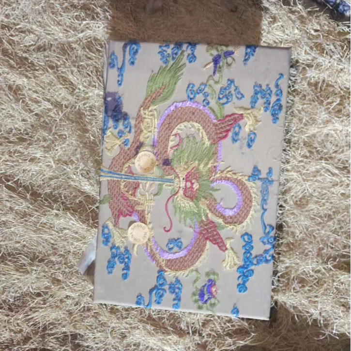 1个卡其色盘龙大和子摆件链接