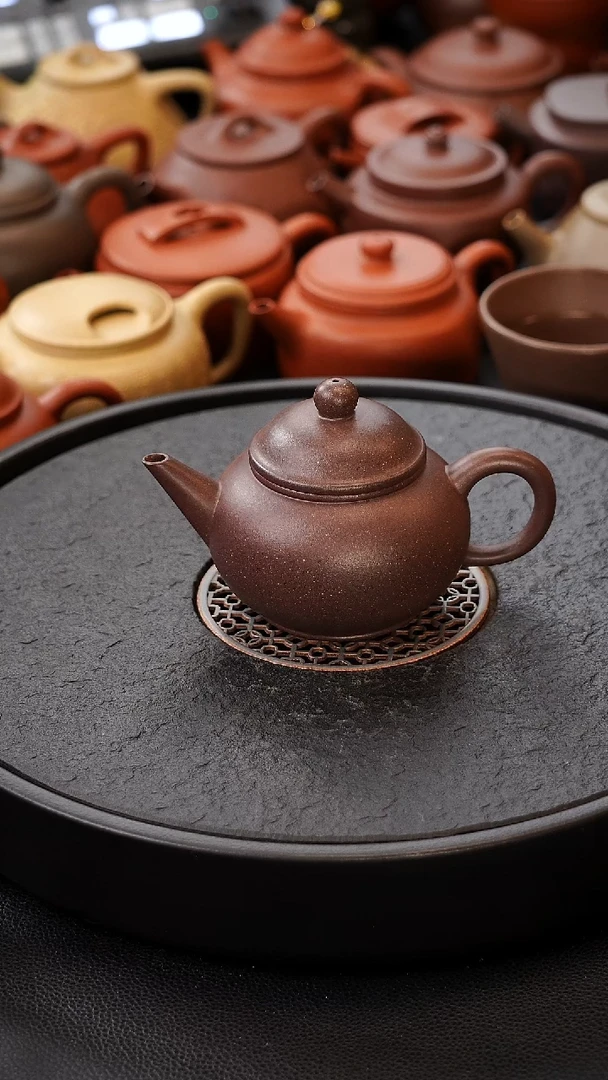 茶壶紫砂微瑕 大水平 四底紫砂壶 190C