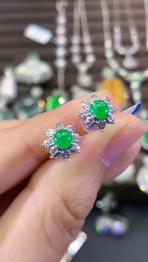 18K金镶嵌翡翠耳饰B182