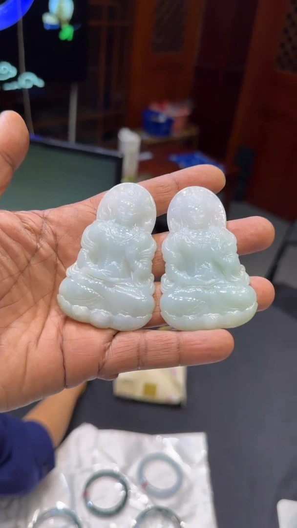 【闪购商品】翡翠手镯未镶嵌挂件一对