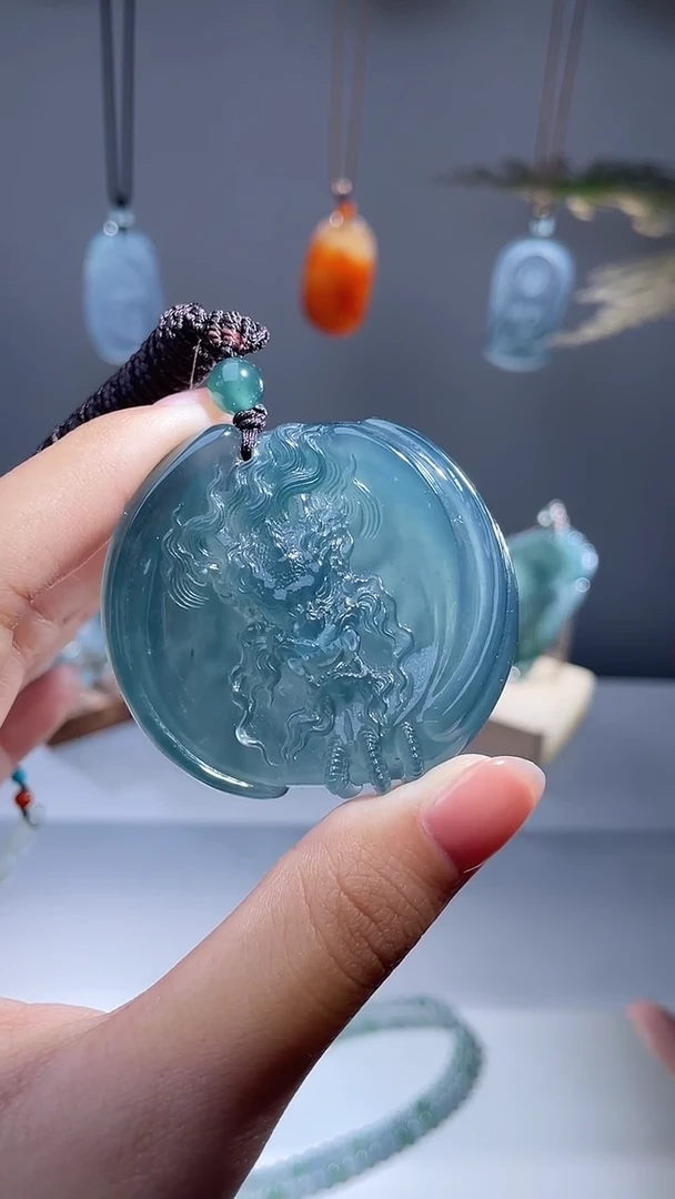 颈饰未镶嵌翡翠龙牌