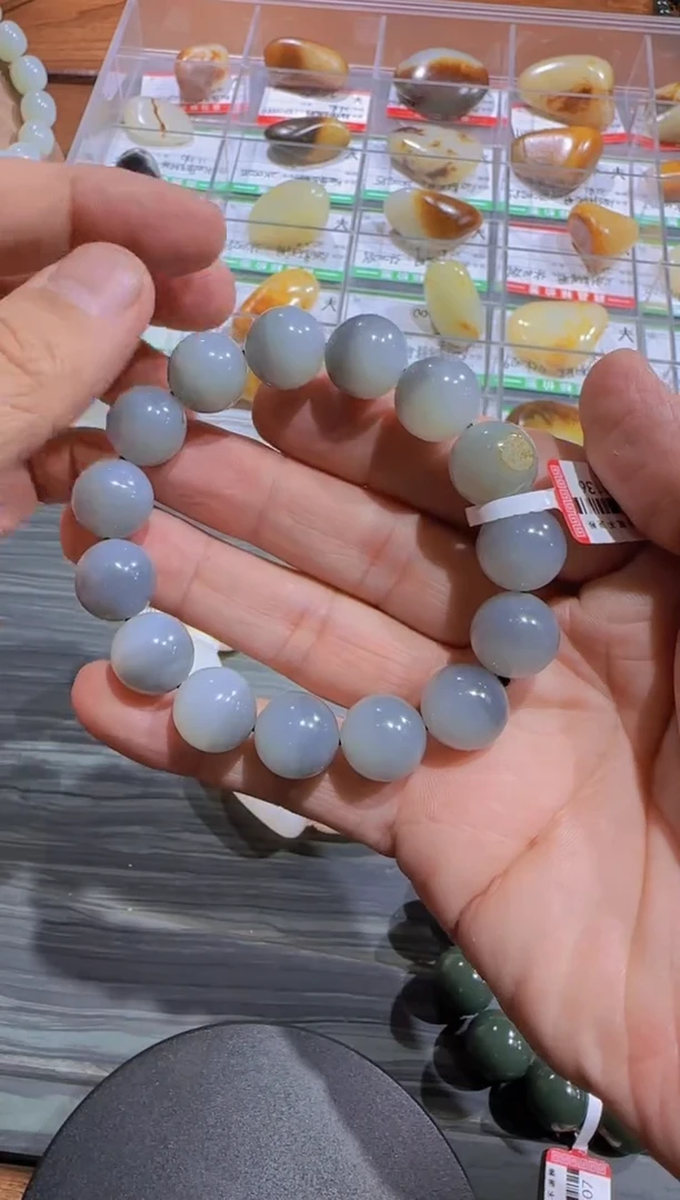 未镶嵌手串和田玉和田玉青花手串多样性发其一