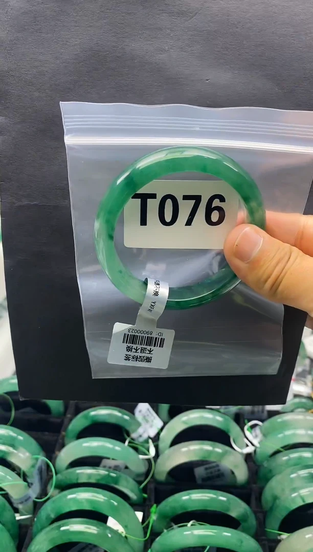 未镶嵌手镯石英质玉（非洲翠）58圈口T076