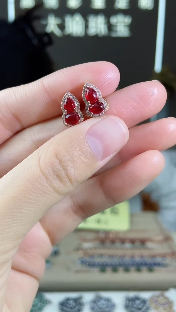 【闪购商品】红宝石耳饰银S925镶嵌耳饰