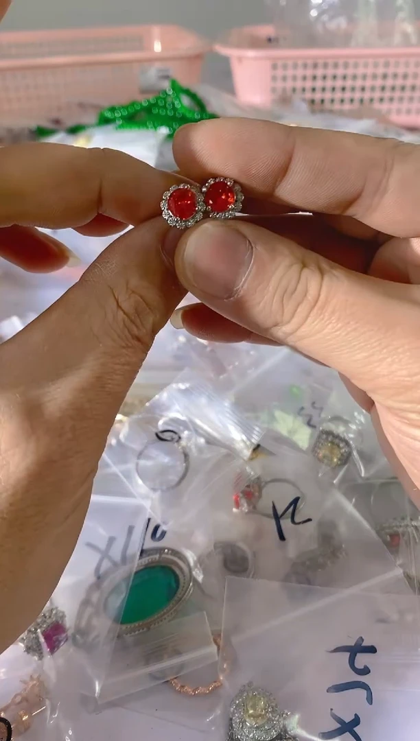 【闪购商品】水晶颈饰银S925镶嵌553红宝，蓝宝，多样性发一件赠链