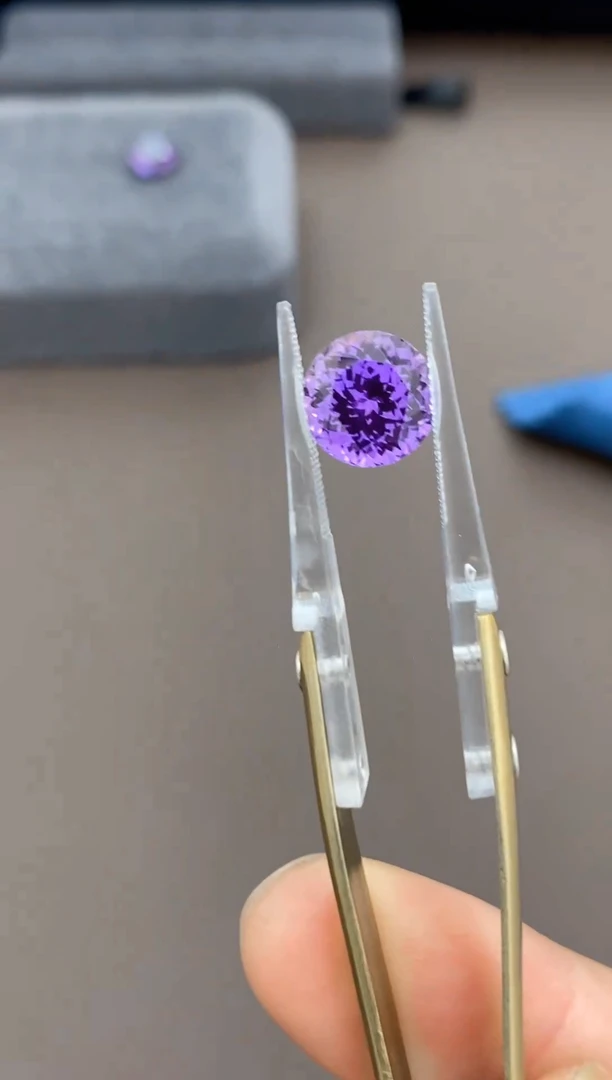 【闪购商品】合成（培育） 石榴石裸石未镶嵌5.35ct 培育紫蓝宝