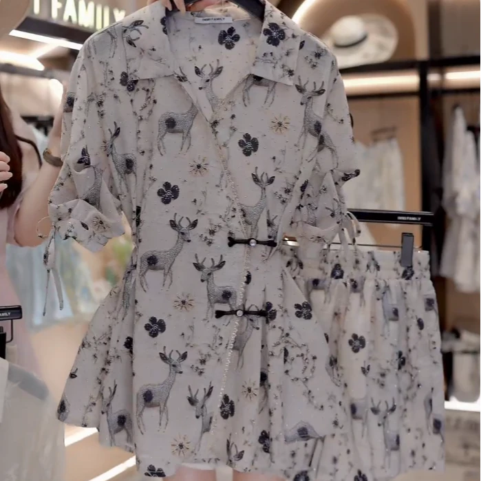 两件套“花间小鹿”新中式减龄小鹿印花V领气质收腰衬衫套装女