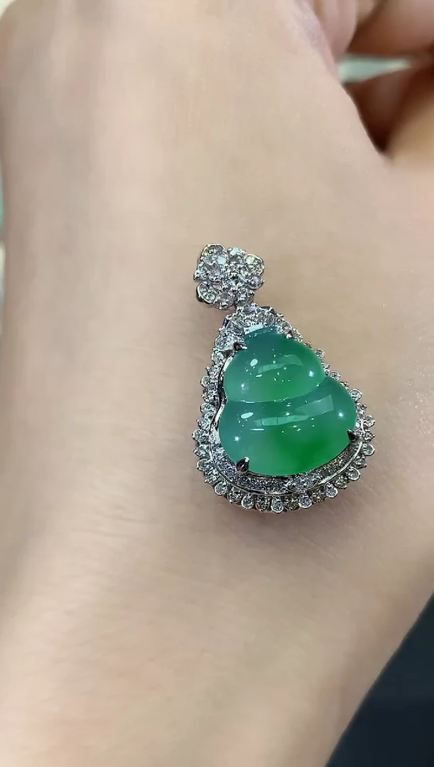 吊坠(不含链)18K金镶嵌翡翠B228