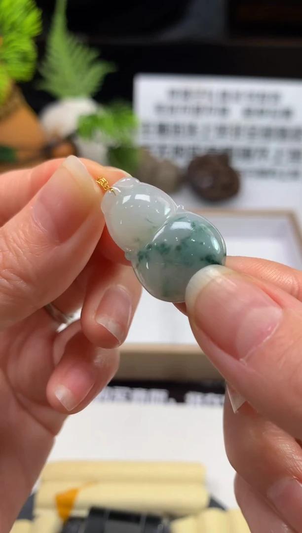 颈饰18K金镶嵌翡翠?*子---112480