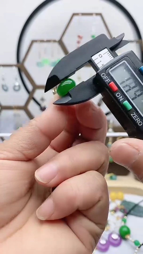 未镶嵌石英质玉（天山翠）耳饰50小