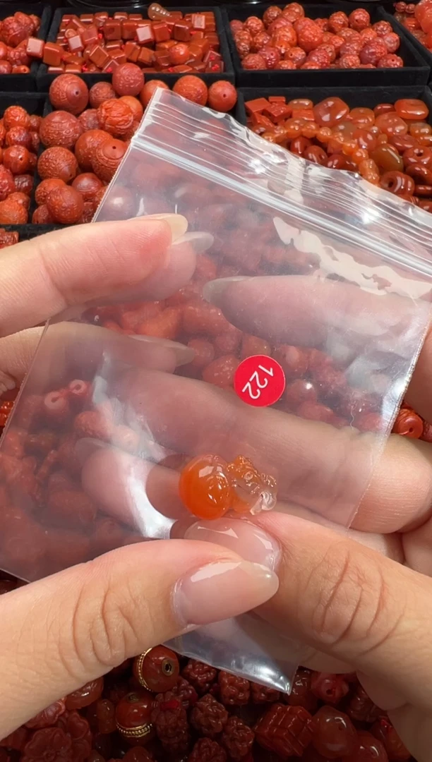 南红玛瑙未镶嵌颈饰1