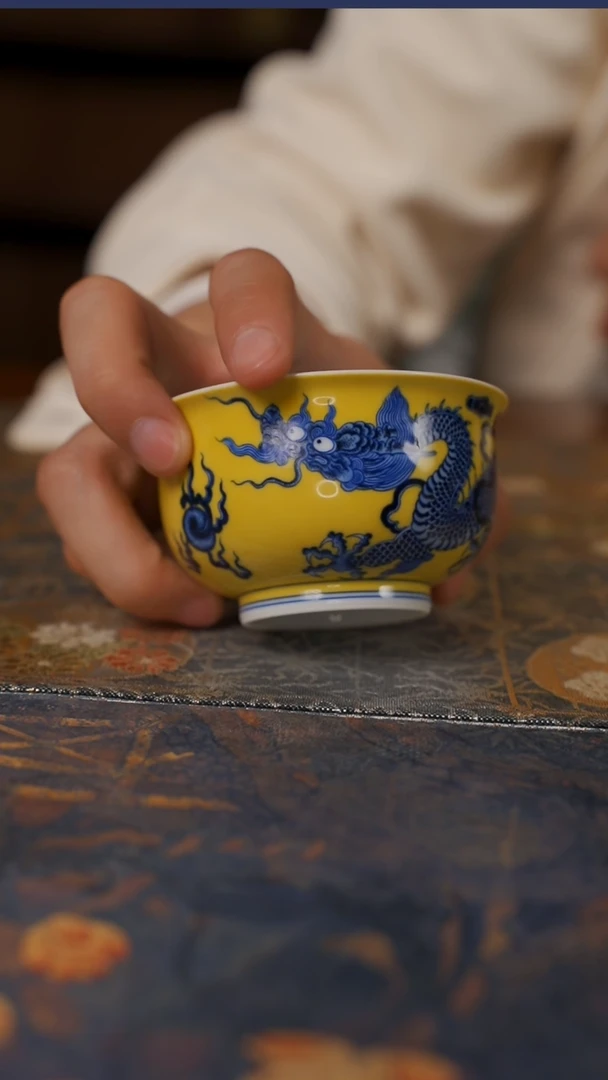 【闪购商品】杯水造青花黄釉龙纹樽杯