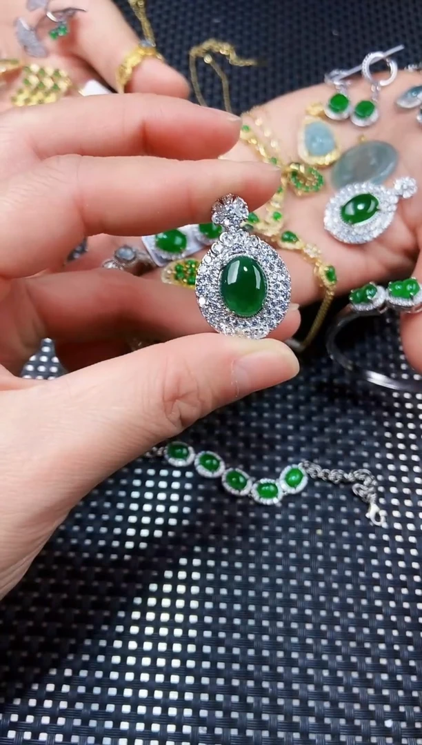 【闪购商品】翡翠吊坠(不含链)未镶嵌11111111111