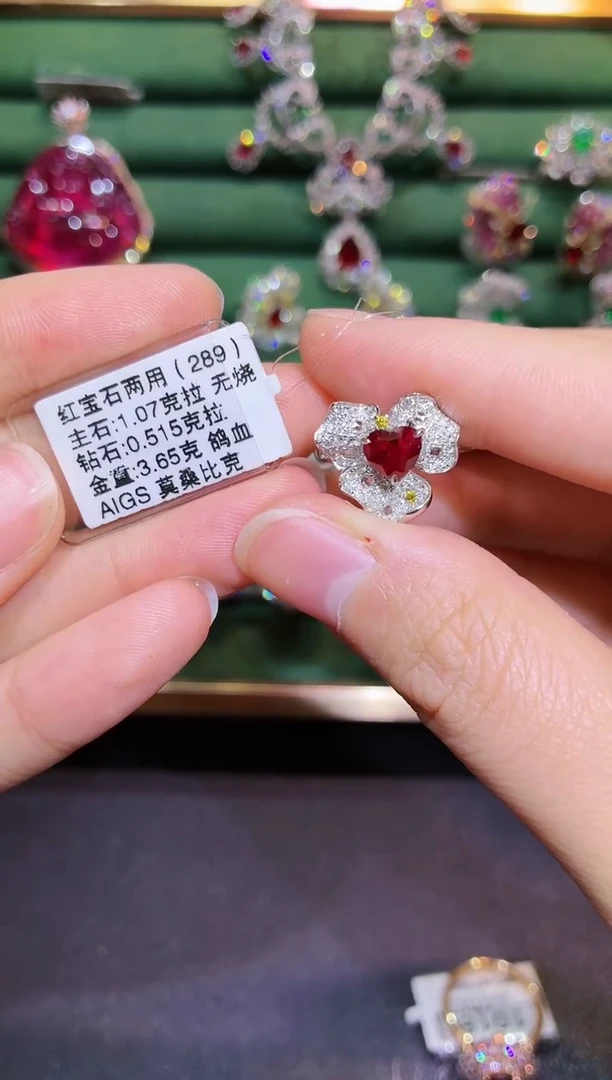 18K金镶嵌戒指红宝石1.07克拉无烧鸽血
