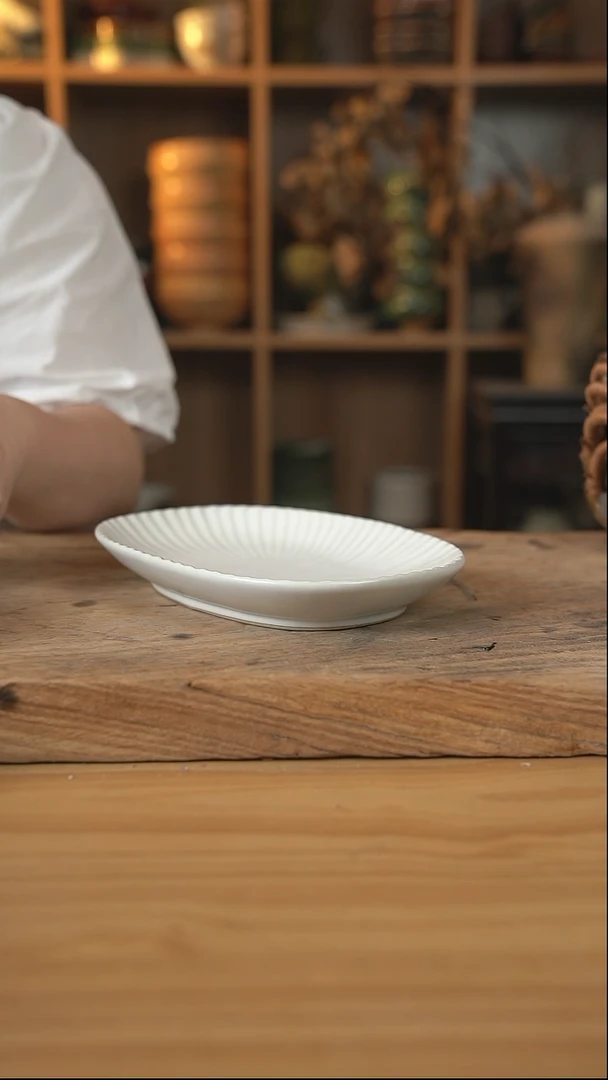 白色系列的9英寸菊花椭圆盘【壶