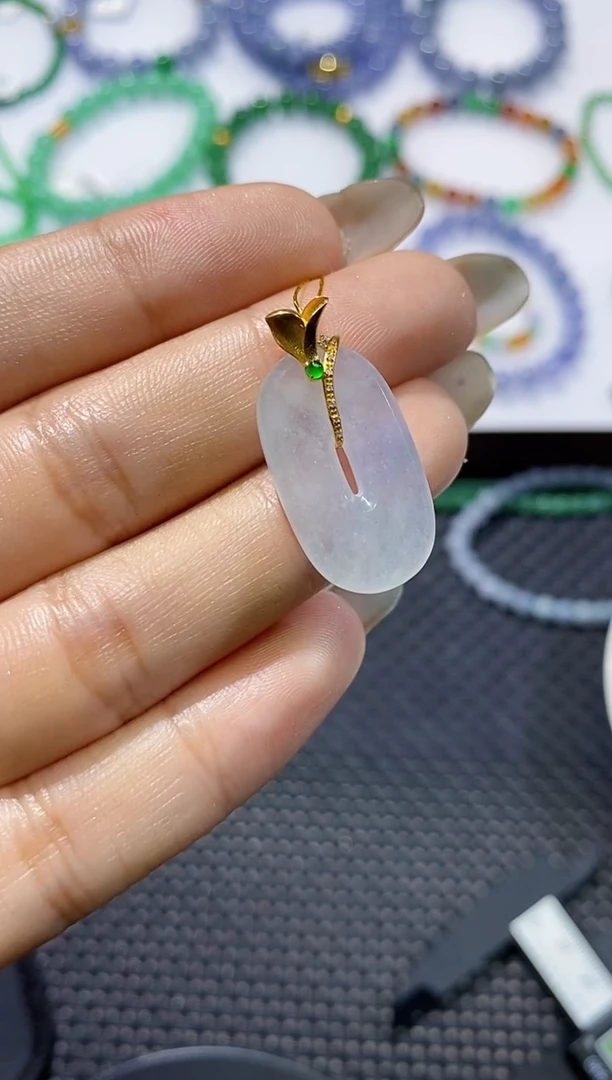散珠翡翠18K金吊坠