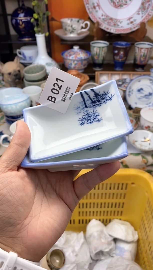 瓷片?**?瓷器瓷器